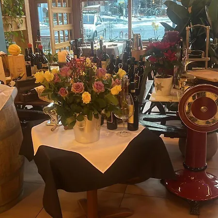 מלון Restaurant Pizzeria Mamma Mia